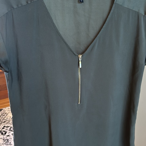 Express Cap Sleeve Blouse. V Neck Zipper Detail Sz Small Army Green - Picture 3 of 6